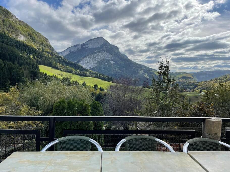 Magnifique Maison Renovee, 10Pers Rencurel Esterno foto