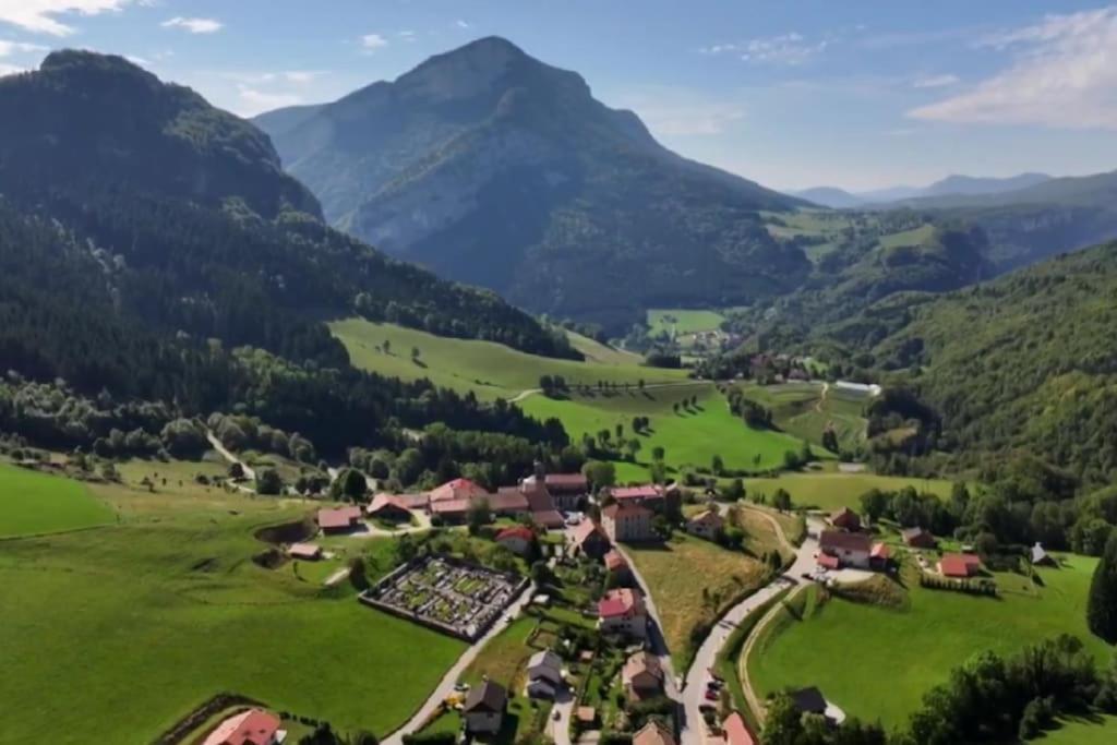 Magnifique Maison Renovee, 10Pers Rencurel Esterno foto